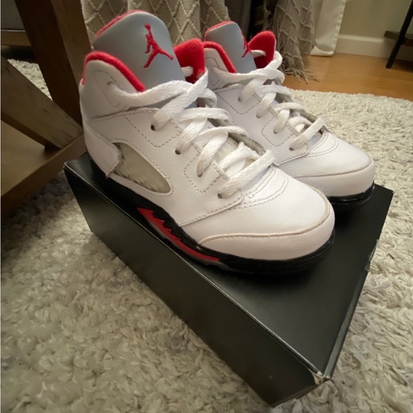 Kids retro fire red 5’s Jordan shoes - Picture 3 of 8